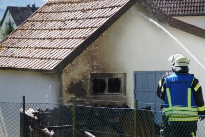 Wellendingen: Brand eines Garagenanbau, Feuerwehr verhindert schlimmeres 